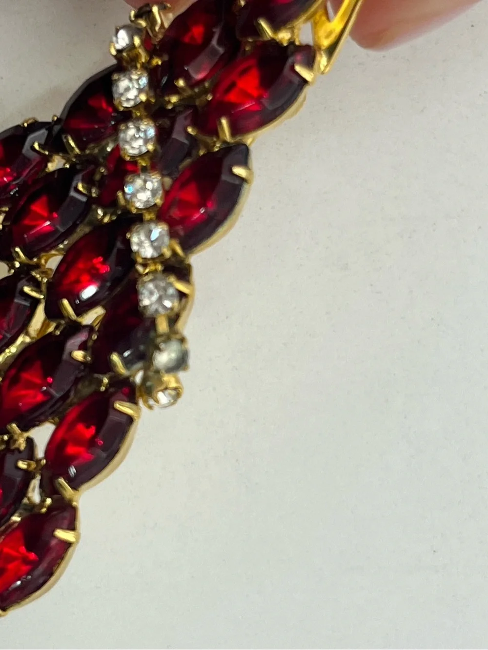 Christmas tree holiday red marquis shaped rhinestone gold tone brooch pin star